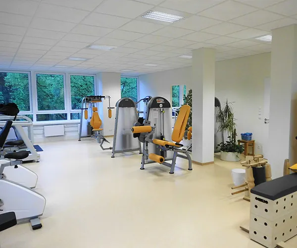 Trainingsbereich mit Geräten